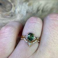 Stella Wedding Set - Green Sapphire / Yellow Gold / Size 7