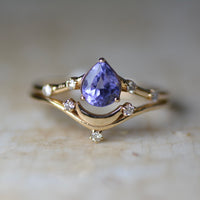 Luna Wedding Set - Tanzanite / Yellow Gold / Size 7