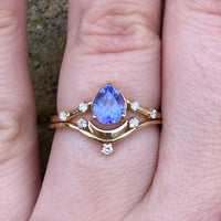 Luna Wedding Set - Tanzanite / Yellow Gold / Size 7