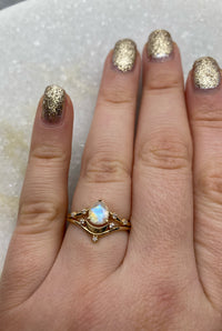 Luna Wedding Set - Rainbow Moonstone / Size 6.75