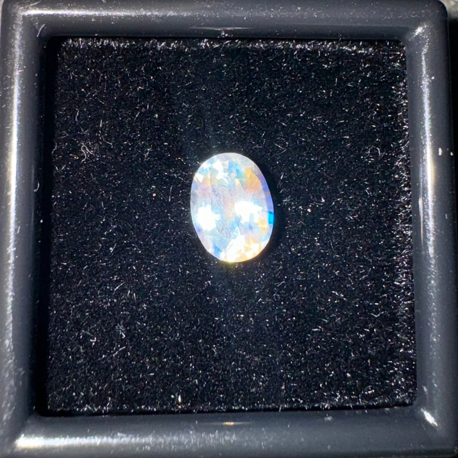0.66ct Rainbow Moonstone