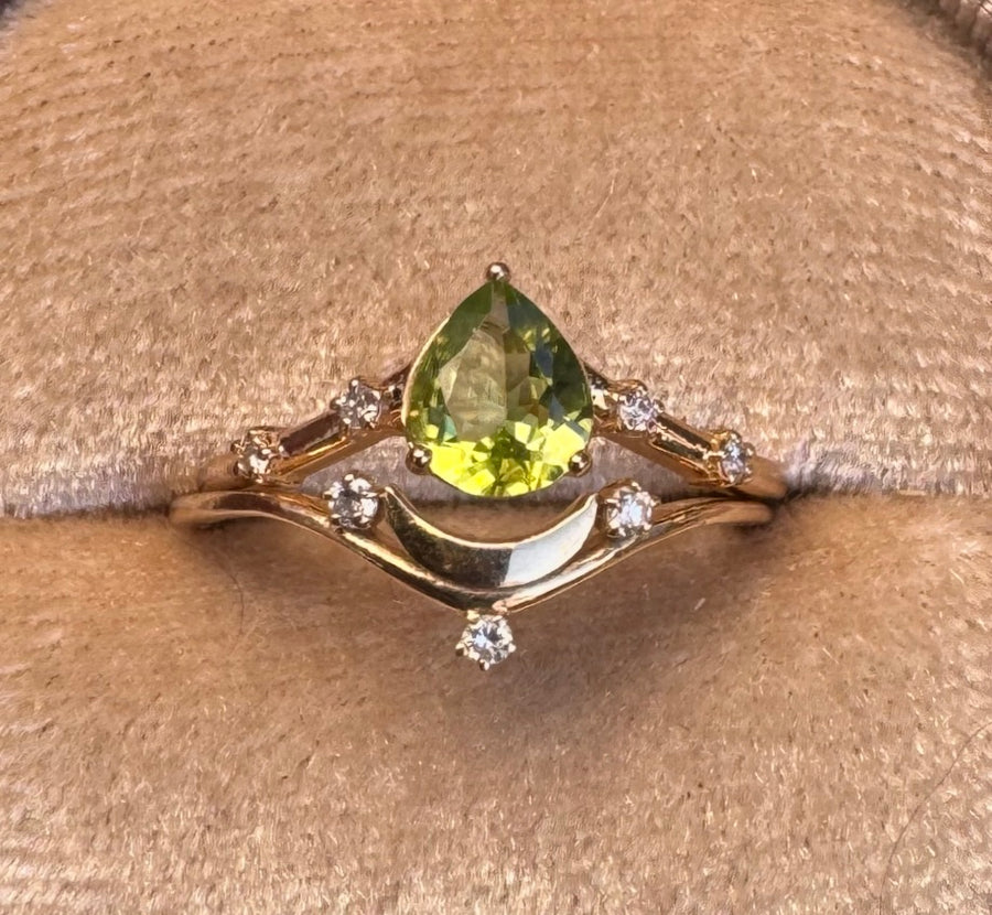 Luna Wedding Set - Peridot / Size 7